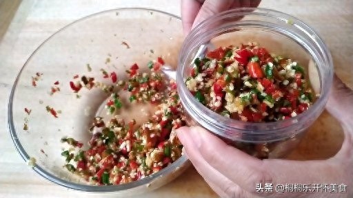 吃一口就爱上的辣椒酱做法，没有任何添加剂，香辣过瘾，健康美味