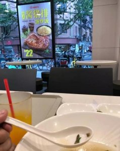 ​“喜来稀肉”被爆疑似寄生虫，商家喊冤，上海静安区市场监管局：同批次五花肉