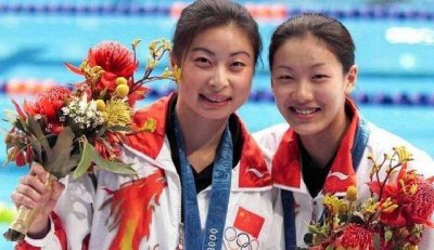 ​丈夫年近7旬，“跳水皇后”伏明霞生下3娃还为他拼4胎，堪称真爱