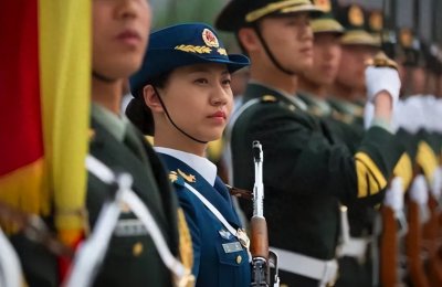 ​三军仪仗队女兵分队队长程诚同志简历