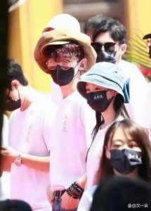 ​白敬亭与宋轶恋情曝光，同进同出疑已同居，是否准备步入婚姻殿堂？