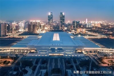 ​郑州东站：中国铁路枢纽的璀璨明珠