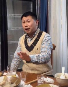 ​40岁何云伟近况曝光！为和郭德纲平辈改拜侯耀华为师 曾被德云社除名