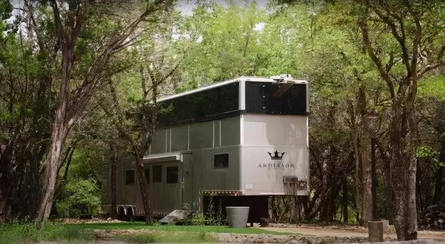 世界上最大最豪华的房车介绍(世界顶级豪华房车图片)-图2