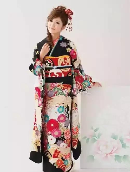 日本美女人体摄影:身穿和服的日本美女图片集