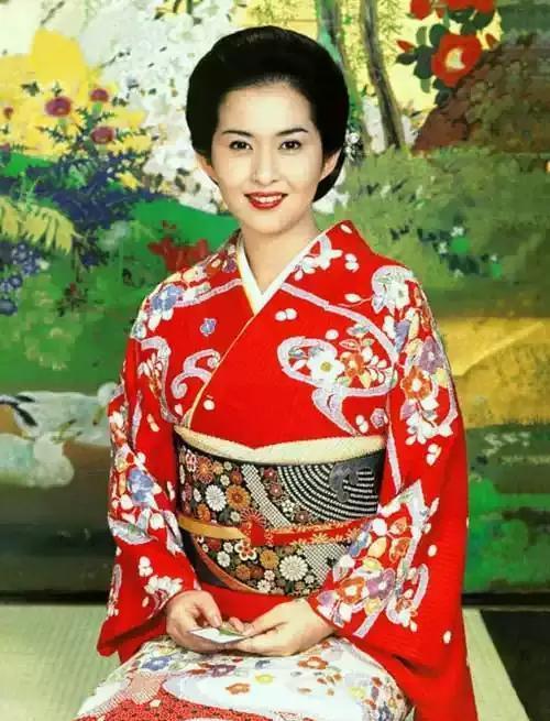 日本美女人体摄影:身穿和服的日本美女图片集