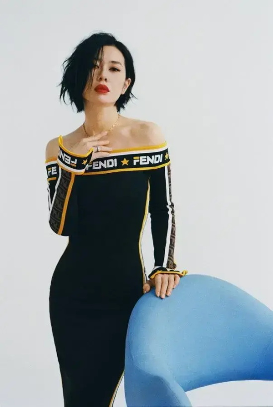 余男:优雅帅气展现画报风写真合集