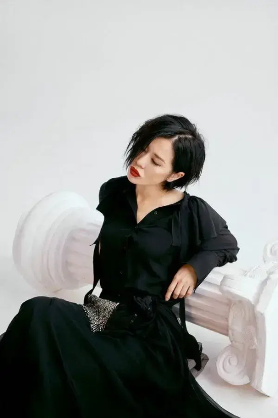 余男:优雅帅气展现画报风写真合集