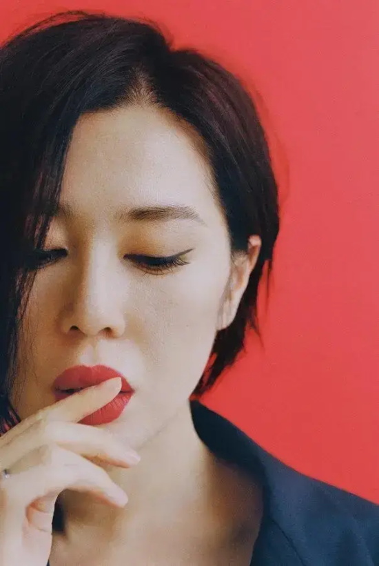 余男:优雅帅气展现画报风写真合集