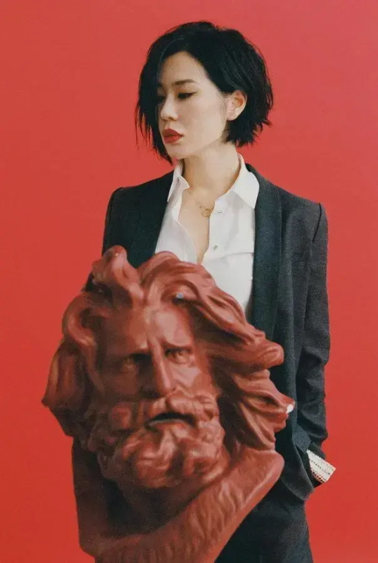 余男:优雅帅气展现画报风写真合集