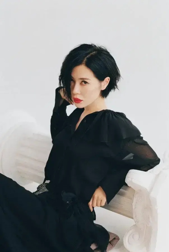 余男:优雅帅气展现画报风写真合集