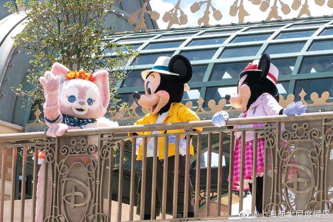 上海迪士尼复工 网友提问：玲娜贝儿什么时候换夏装