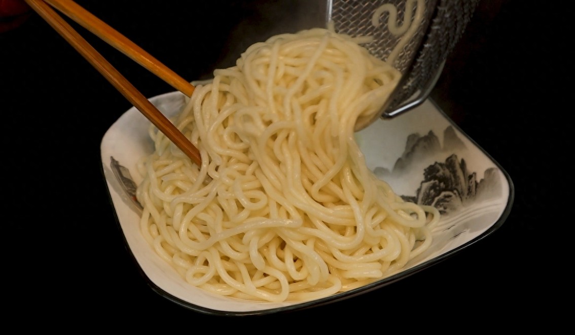 葱油拌面家常做法，我能一周吃5次，真香比饭店的还好吃