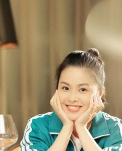 ​38岁的奀妹王莉莉，戏里与西洋蔡恩爱了十年，戏外的丈夫从不出镜