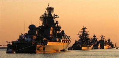 ​夜间探索日本海，各型军舰“聚集”在港内，别掉以轻心