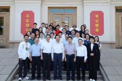 ​曾身陷‘诈捐门’的杨幂发言抵制天价片酬，却被网友嘲‘双标’