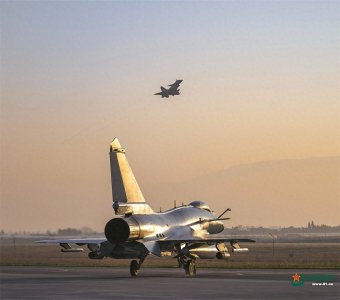 ​空军航空兵某旅严练实打组织跨昼夜实弹射击训练