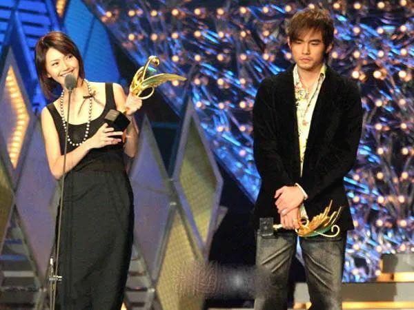 孙燕姿对比周杰伦(那年21岁的周杰伦)(8)