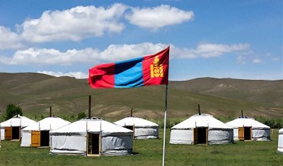 ​资源丰富 人口稀少 蒙古国为何却一步步堕入全面崩盘的深渊？