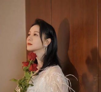 ​44岁倪虹洁：欠下千万巨债，儿子不认她，现如今却羡慕哭千万人