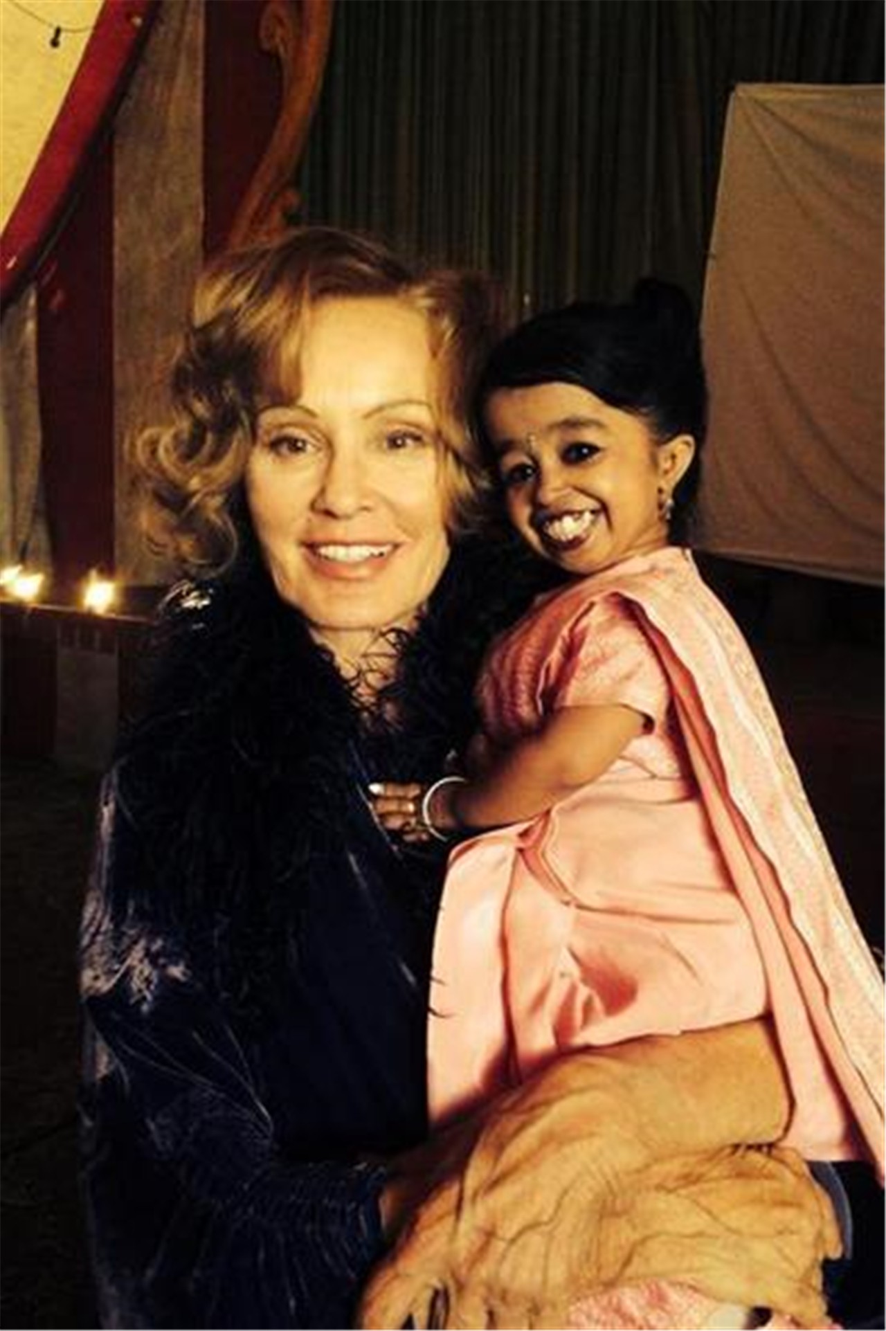 世界上最矮的女人：身高仅0.6米，打破吉尼斯纪录，成知名女星