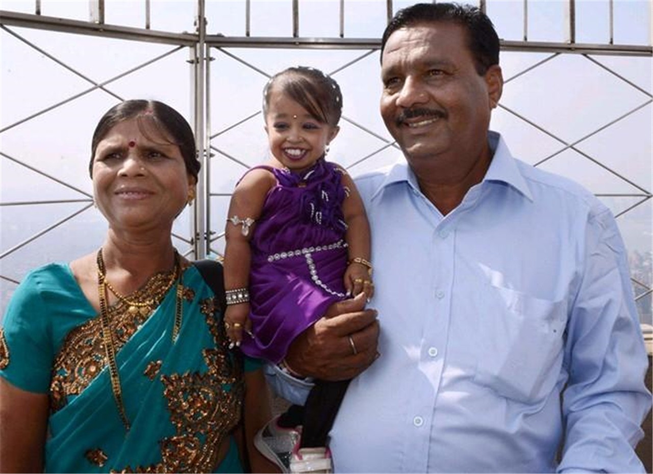 世界上最矮的女人：身高仅0.6米，打破吉尼斯纪录，成知名女星