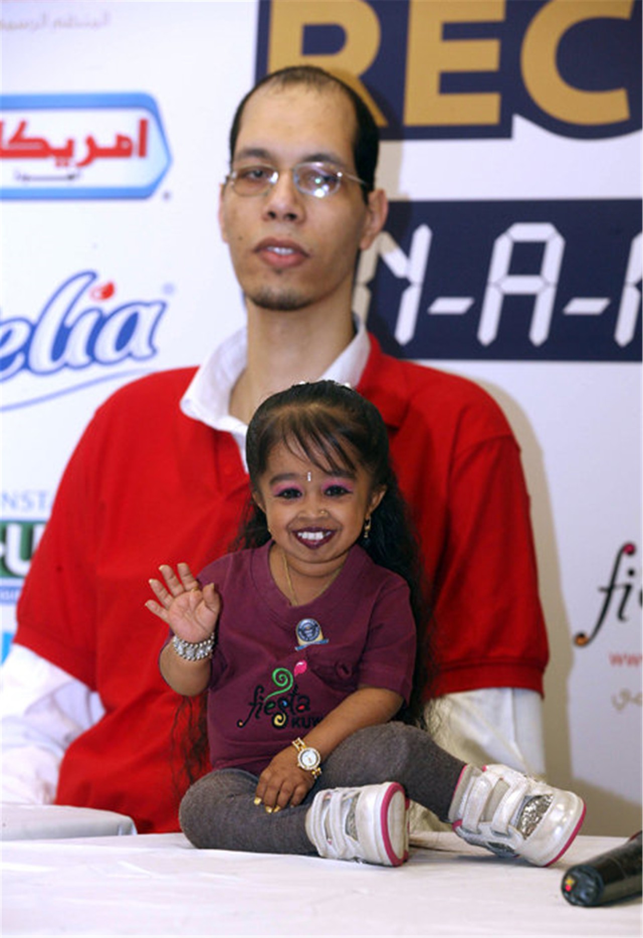 世界上最矮的女人：身高仅0.6米，打破吉尼斯纪录，成知名女星