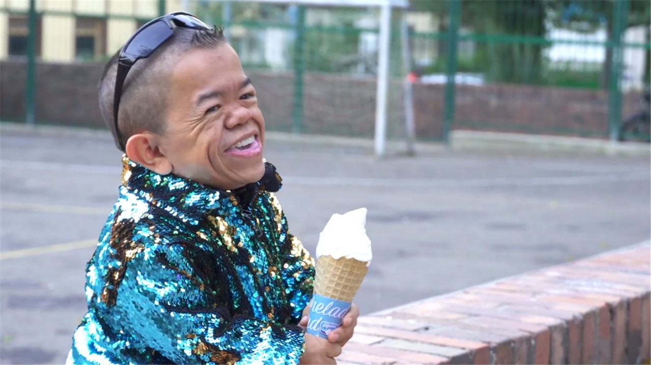 世界上最矮的女人：身高仅0.6米，打破吉尼斯纪录，成知名女星