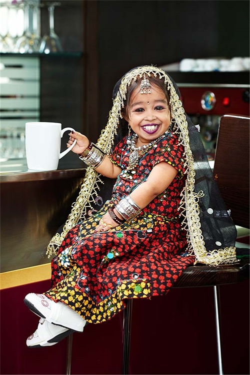 世界上最矮的女人：身高仅0.6米，打破吉尼斯纪录，成知名女星