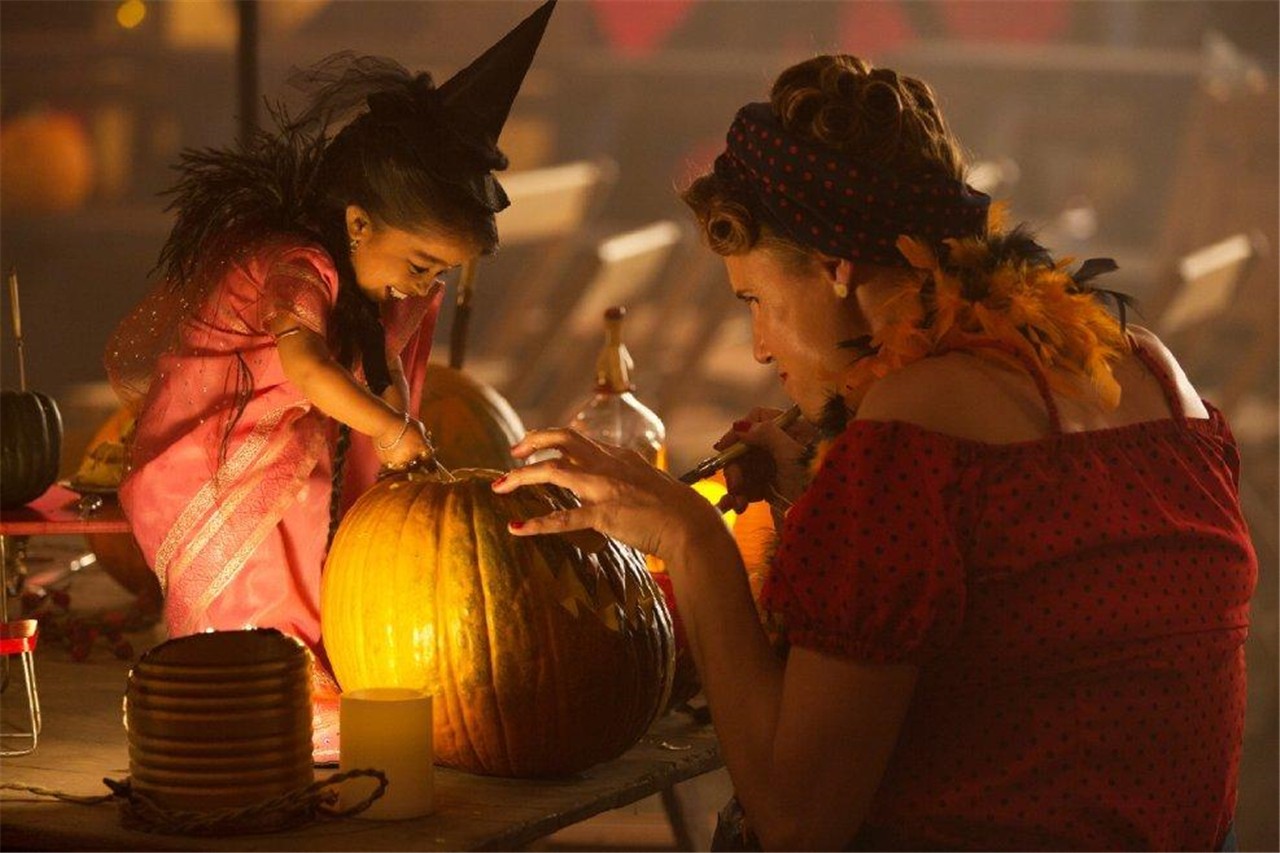 世界上最矮的女人：身高仅0.6米，打破吉尼斯纪录，成知名女星