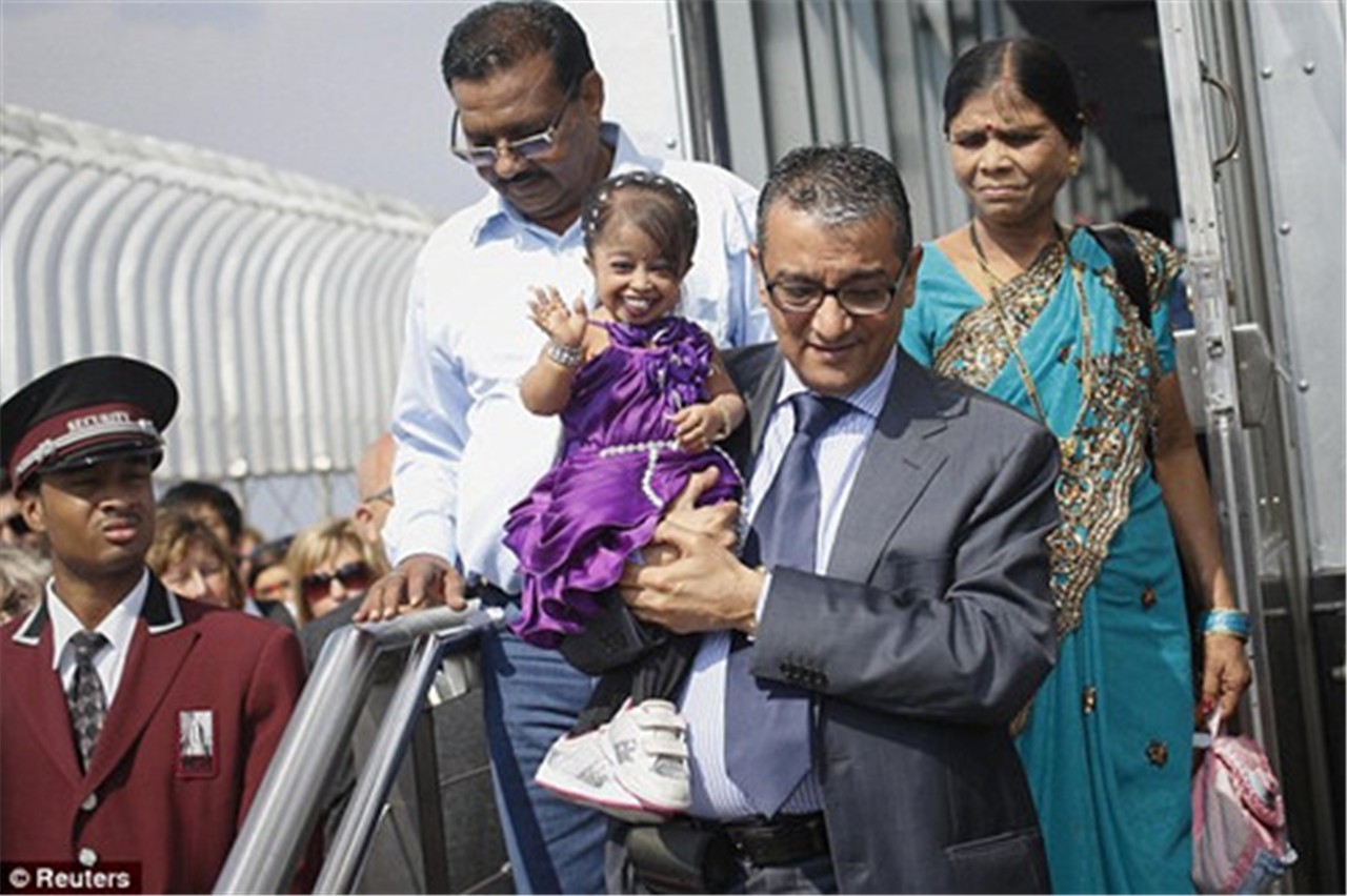 世界上最矮的女人：身高仅0.6米，打破吉尼斯纪录，成知名女星