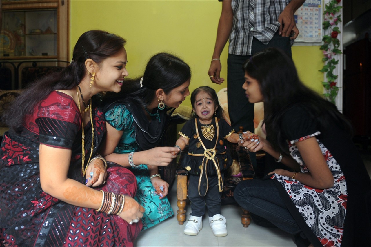 世界上最矮的女人：身高仅0.6米，打破吉尼斯纪录，成知名女星