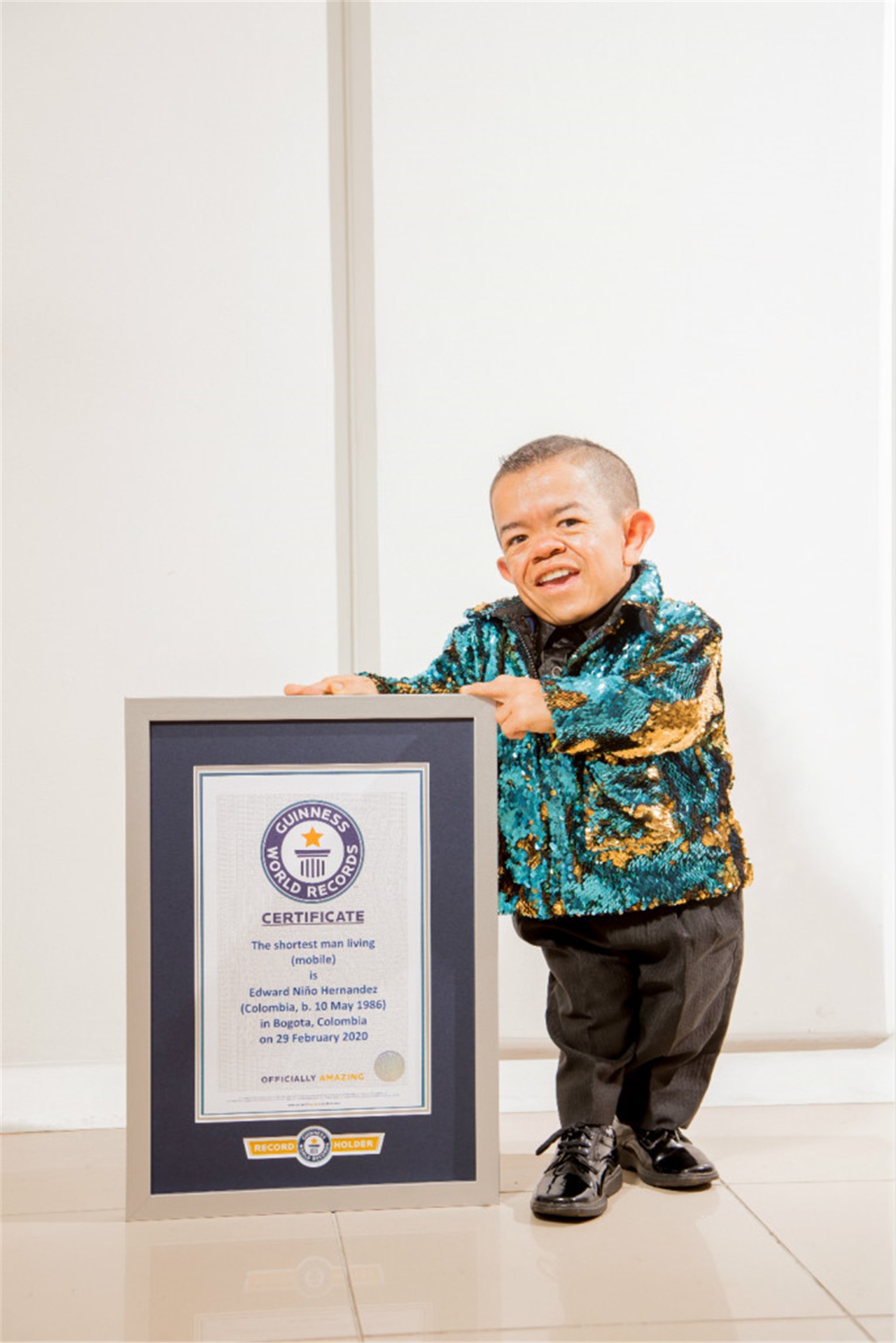 世界上最矮的女人：身高仅0.6米，打破吉尼斯纪录，成知名女星