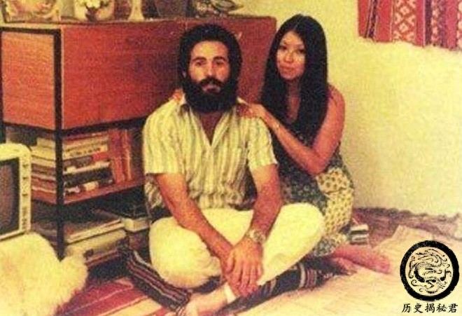 一组三毛珍贵老照片：图五是三毛与丈夫荷西，图八正在街头抽烟