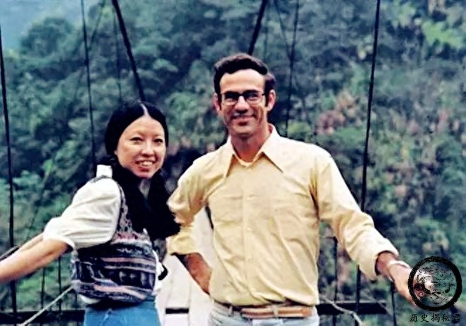 一组三毛珍贵老照片：图五是三毛与丈夫荷西，图八正在街头抽烟