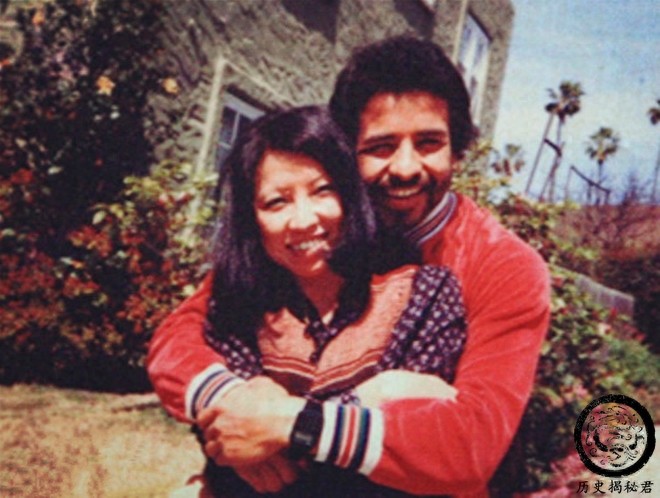 一组三毛珍贵老照片：图五是三毛与丈夫荷西，图八正在街头抽烟