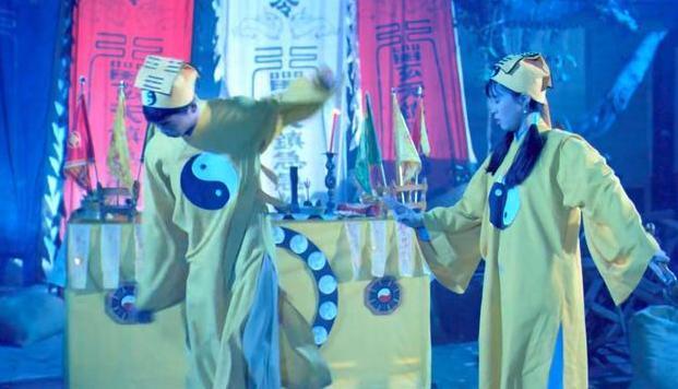 林正英将她捧红，却劝她退圈，邹兆龙也曾发誓要娶她，如今成路人