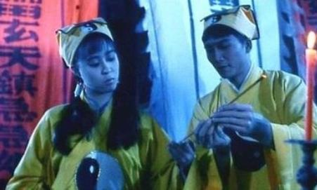 林正英将她捧红，却劝她退圈，邹兆龙也曾发誓要娶她，如今成路人