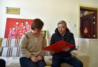 ​丁雪钦深入榆社县调研并看望慰问困难职工 魏栋陪同