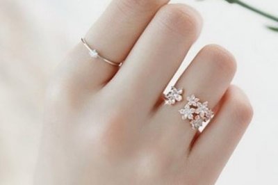 ​食指戴戒指是什么意思?意味着单身但想恋爱(与小指不同)