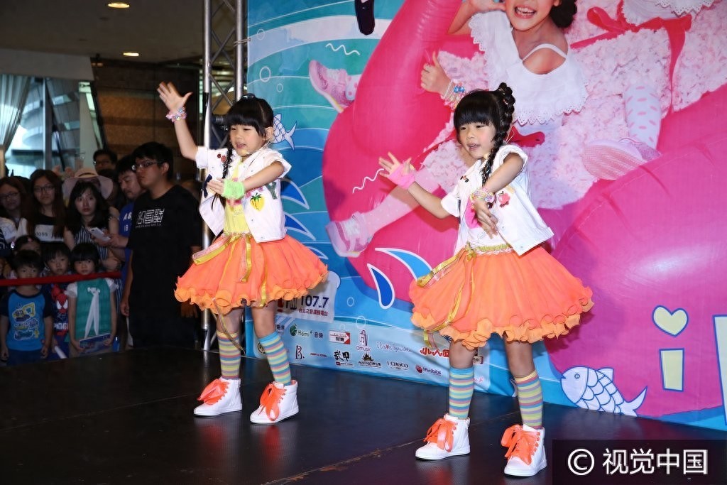 出名要趁早!超萌双胞胎”左左右右“发新专辑 可爱热舞嗨翻全场