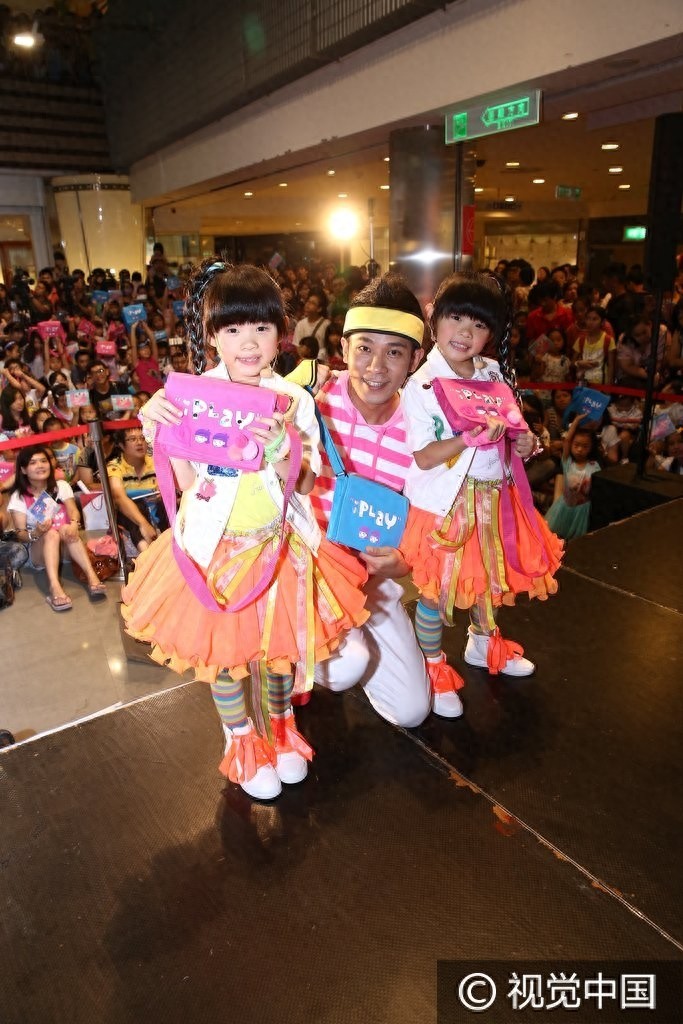 出名要趁早!超萌双胞胎”左左右右“发新专辑 可爱热舞嗨翻全场