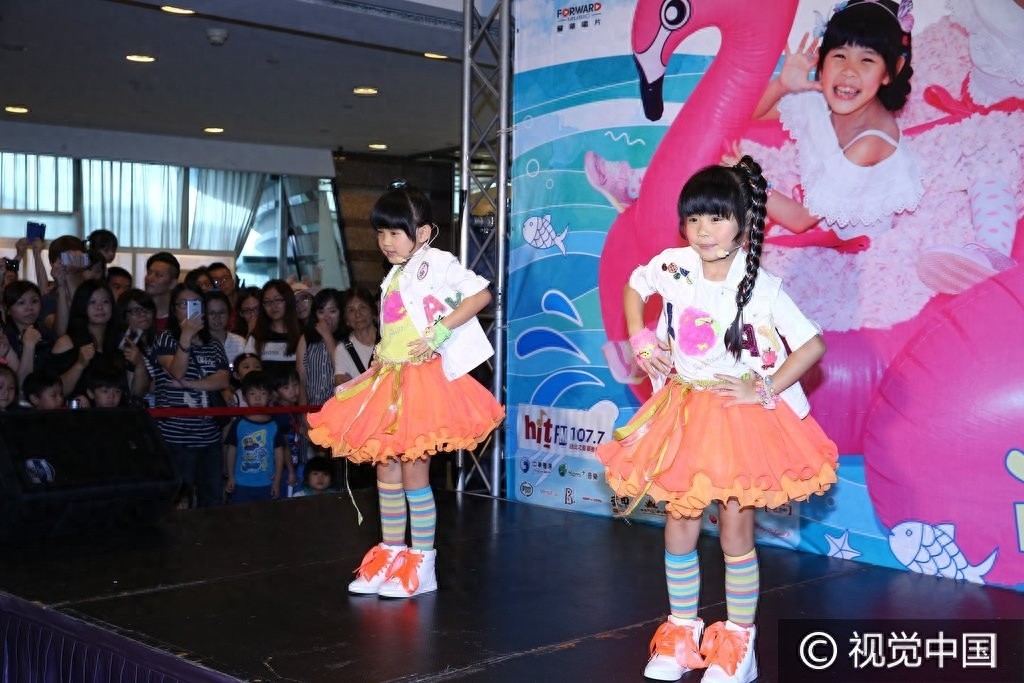 出名要趁早!超萌双胞胎”左左右右“发新专辑 可爱热舞嗨翻全场