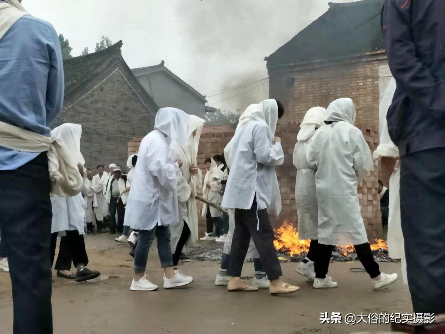 接着上组图集，继续记录兰考农村办白事送盘缠的葬礼习俗