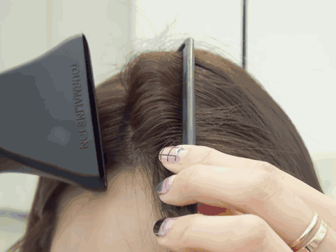 怎么让头发蓬松(分享4个让头发蓬松靓丽的小技巧)