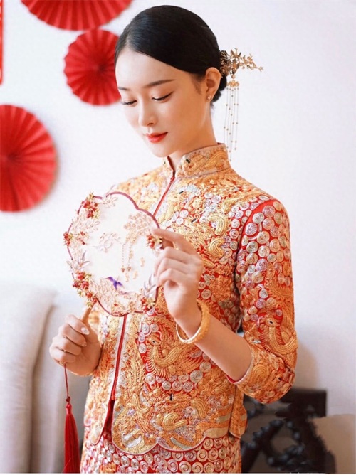 大明朝皇室礼服，中式婚纱王者，这套超美龙凤褂后，是否打动你