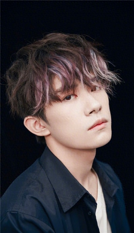 易烊千玺手机壁纸帅气黑色炫酷高清无水印最新壁纸大全