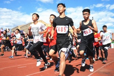 ​一中全校学生“沙场秋点兵”，举行第十五届校运动会