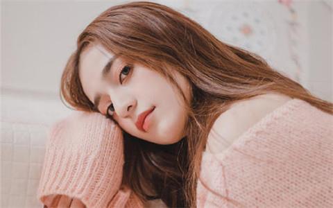 如何巧妙哄女友,化解因与异性聊天而引发的争吵