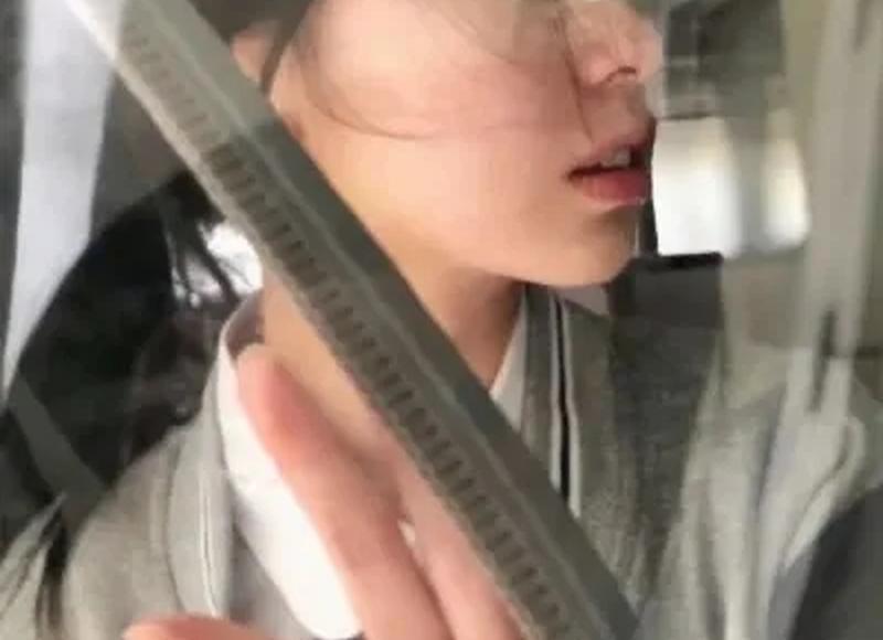  男人的眼神说明你漂亮（一眨不眨、带情愫、温柔、怜爱、发光发亮）